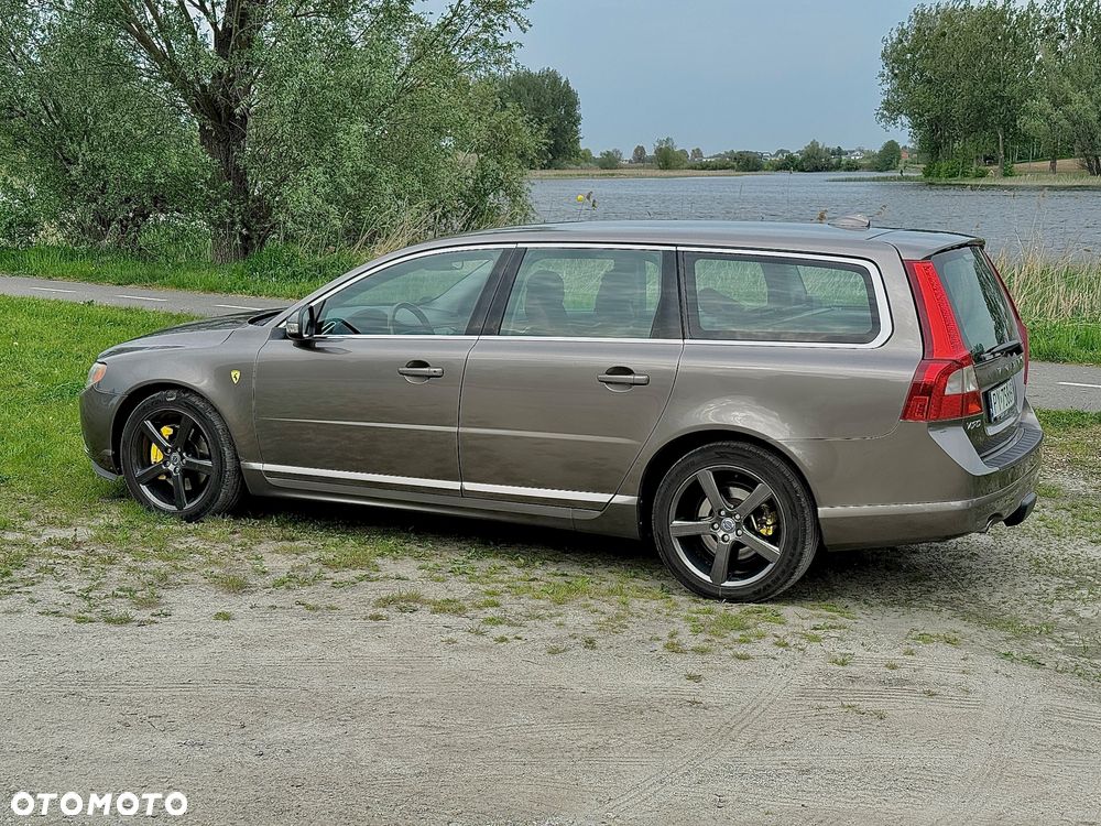 Volvo V70 D5 AWD Summum - 1