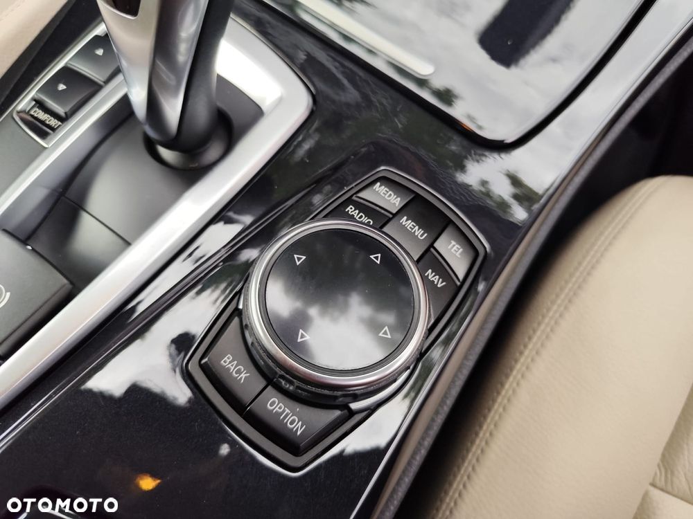 BMW Seria 5 520d Luxury Line - 29
