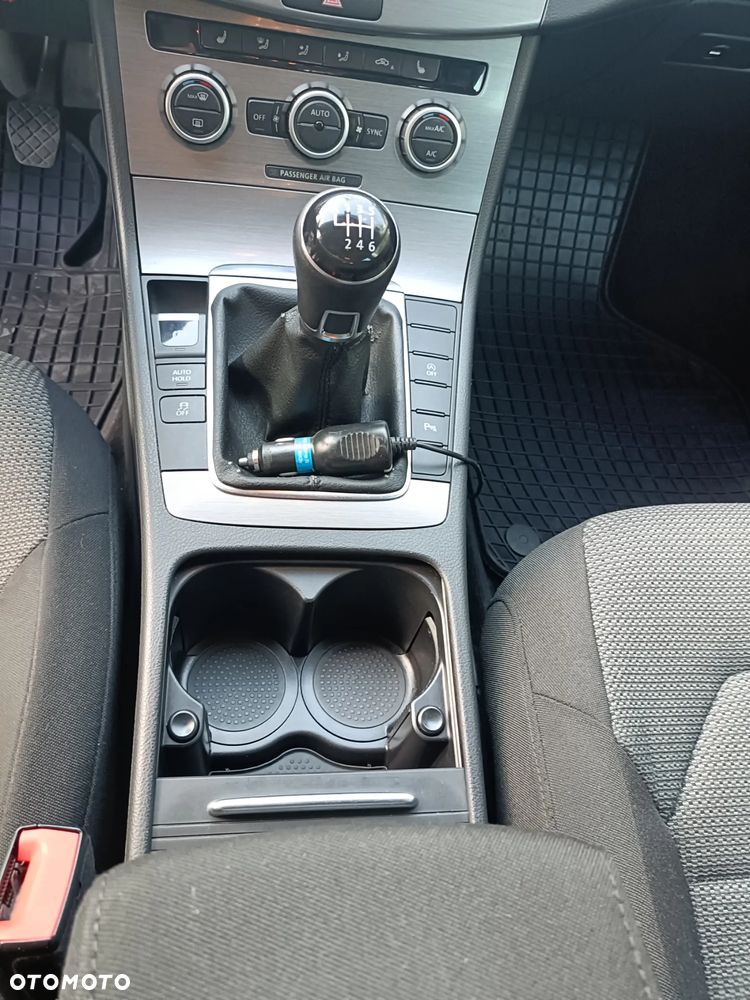 Volkswagen Passat 2.0 TDI DPF Comfortline - 13