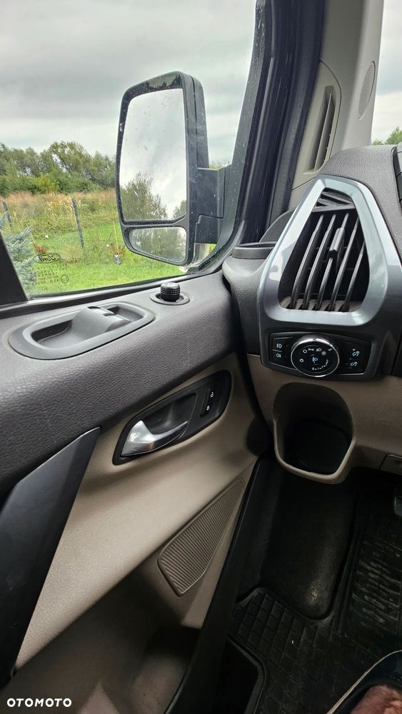 Ford Tourneo Custom - 16