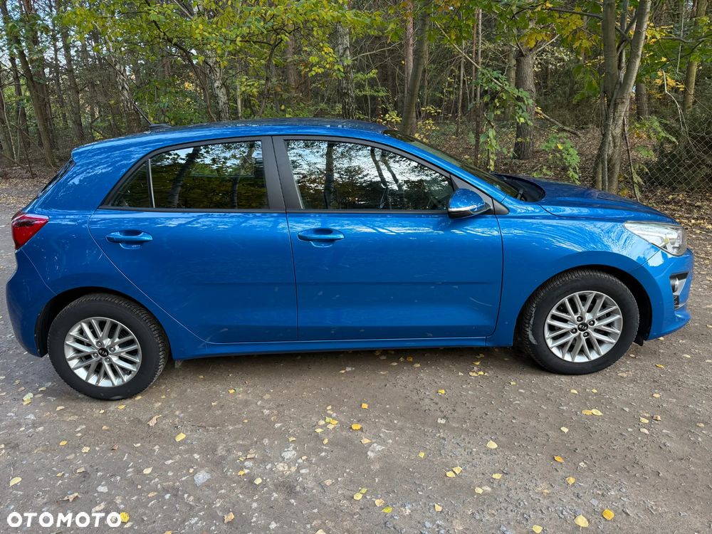 Kia Rio 1.2 L - 6