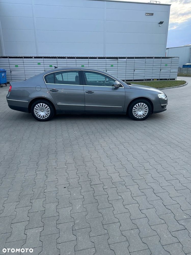 Volkswagen Passat - 4