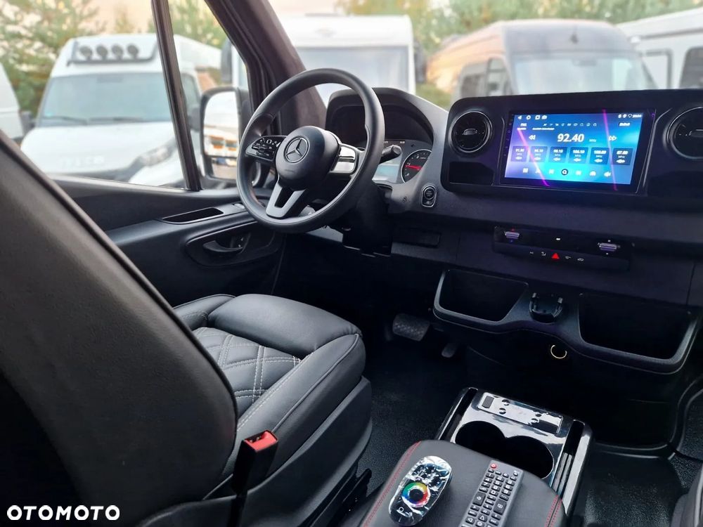 Mercedes-Benz Sprinter - 16