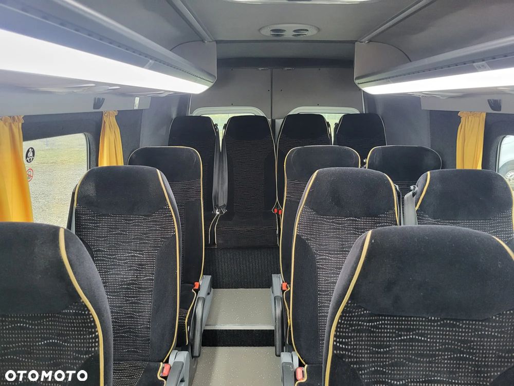 Volkswagen Crafter 24 - miejsca + 3 stojące - 18