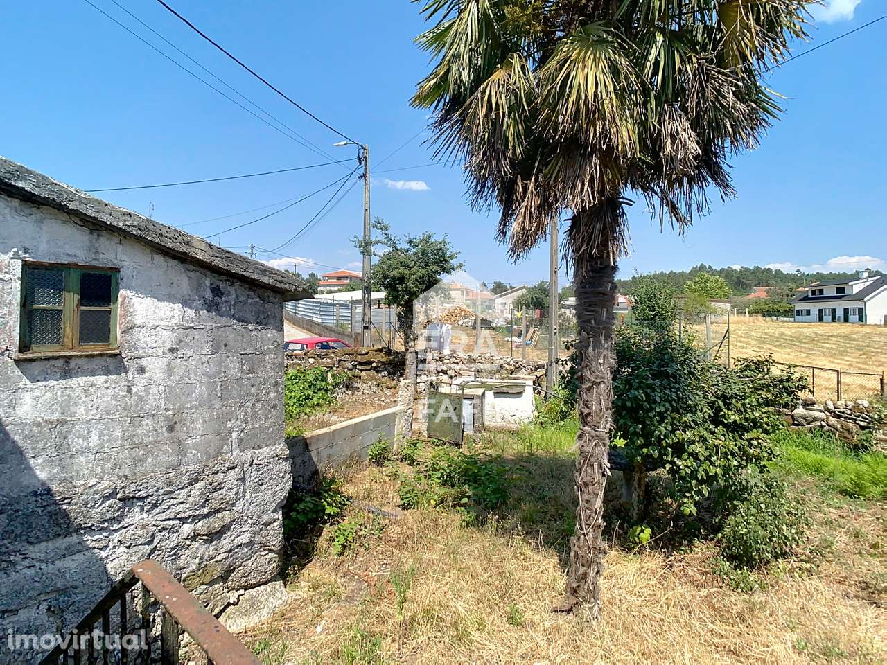 Moradia para restauro com 802m2 de terreno - Grande imagem: 3/23