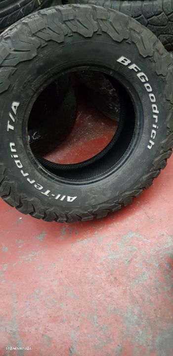 1 Pneu 255/70/16 Bfgoodrich Allterrain com mais de 75% de piso - 1