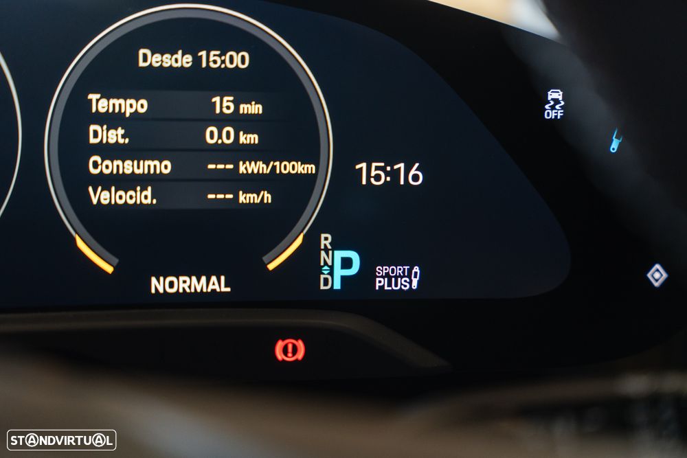 Porsche Taycan 4 - 17