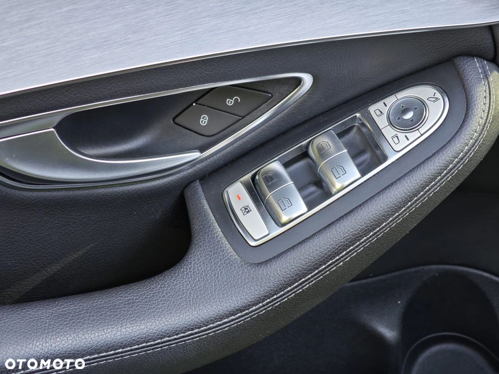 Mercedes-Benz Klasa C 180 9G-TRONIC - 26