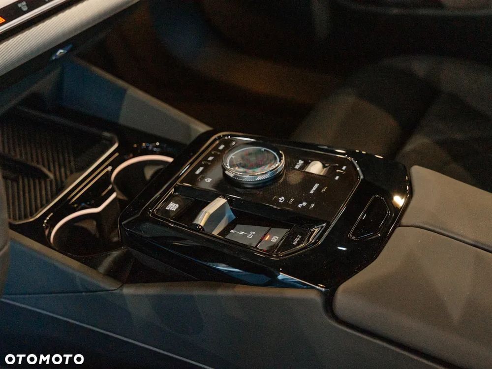 BMW Seria 5 520d xDrive - 12