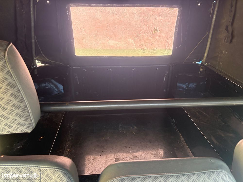 Land Rover Defender 90 2.5 Td5 E - 32