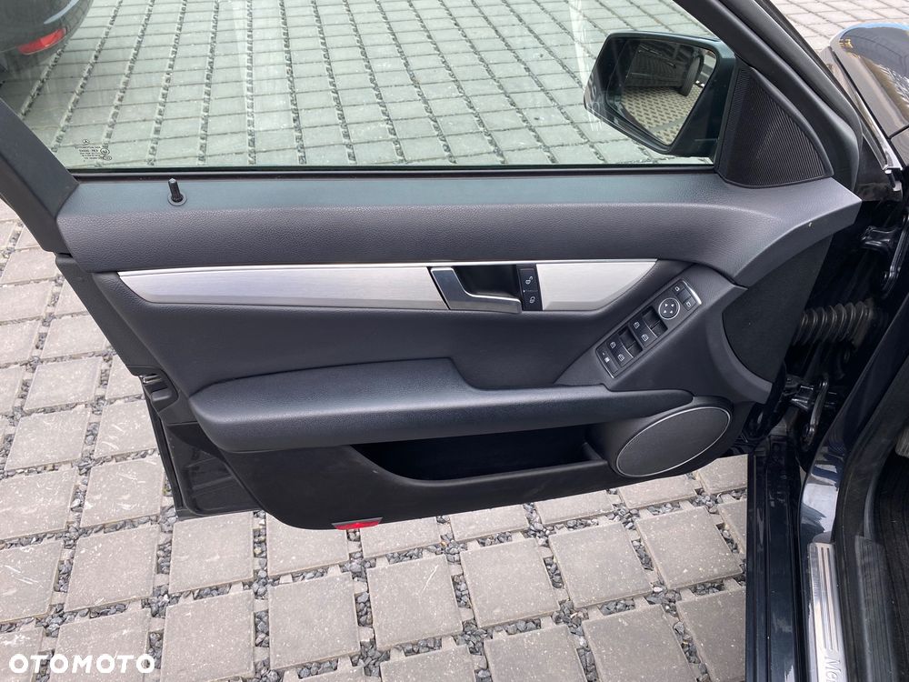 Mercedes-Benz Klasa C 180 T CDI Avantgarde Edition - 18