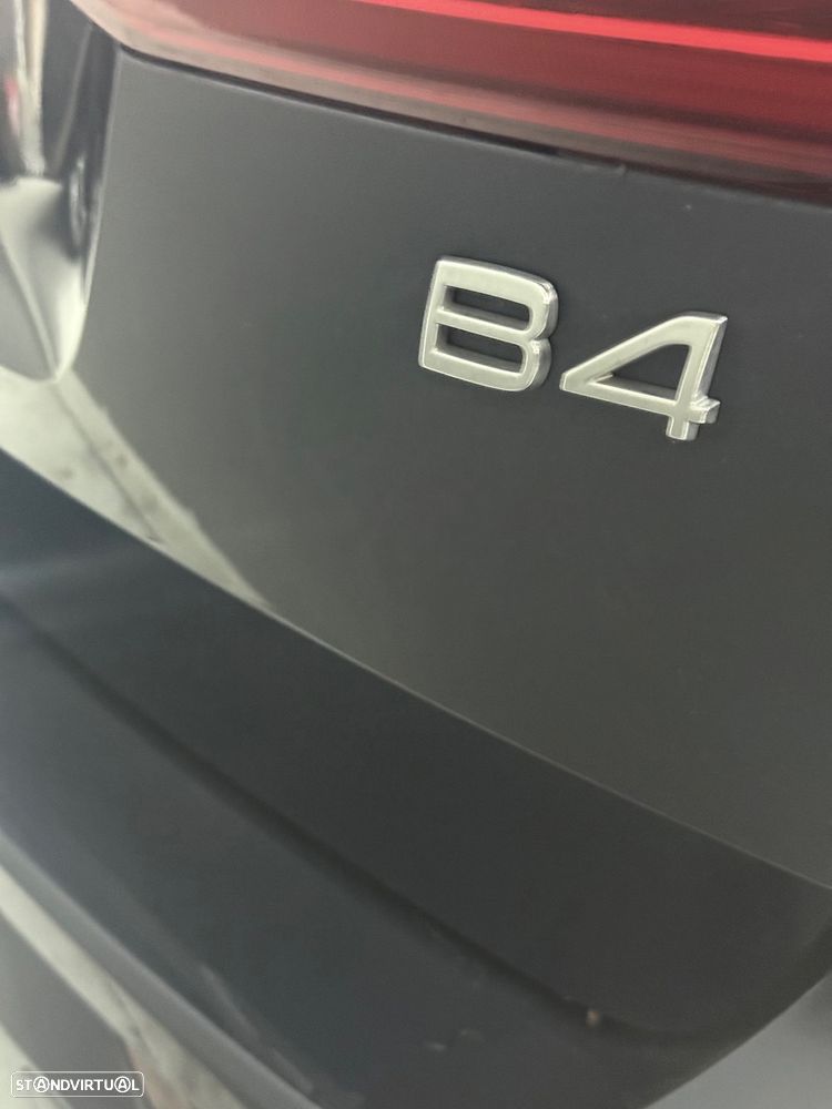 Volvo XC 60 B4 D AWD Plus Dark - 24