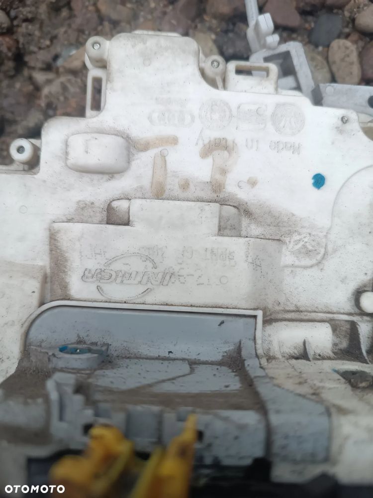 AUDI A4 B7 ZAMEK DRZWI PRAWY TYŁ TYLNY - 2