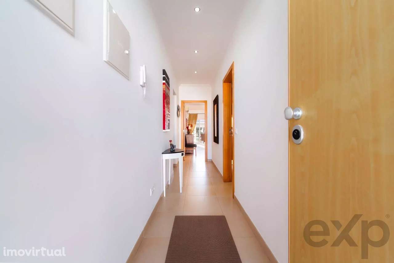 Fantástico apartamento T2 com terraço privativo, estacionamento e pisc - Grande imagem: 3/31