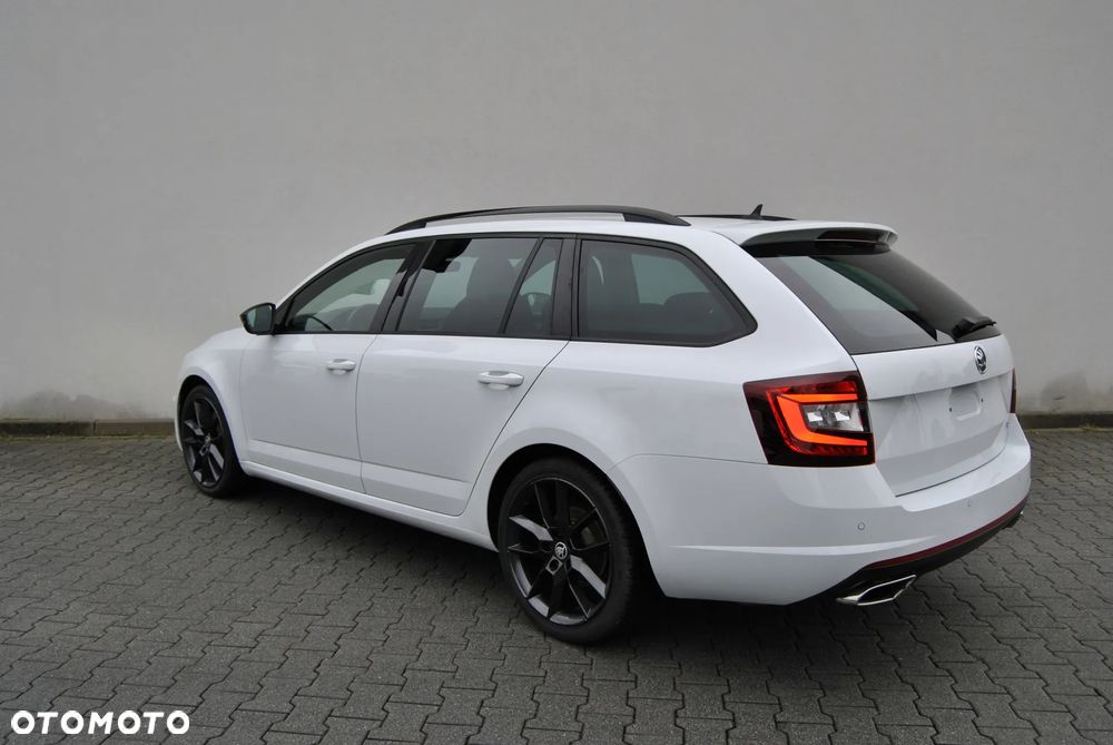 Skoda Octavia Combi 2.0 TDI DSG RS - 11