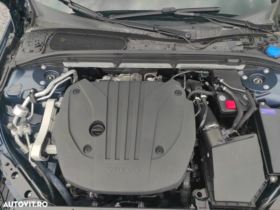 Volvo V60 B4 MHEV AT Plus Dark - 19