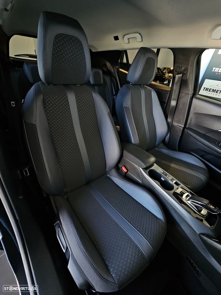 Peugeot e-2008 Allure Pack - 29