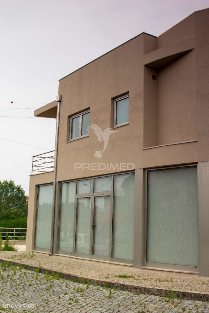 Descubra Este Prédio Versátil em Lordelo, Paredes! - Grande imagem: 2/7