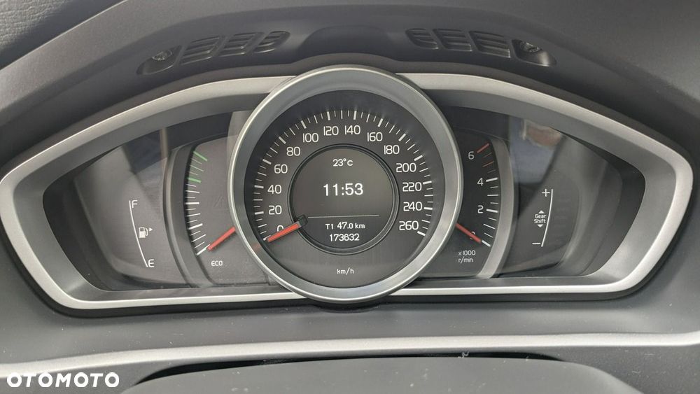 Volvo V40 - 25