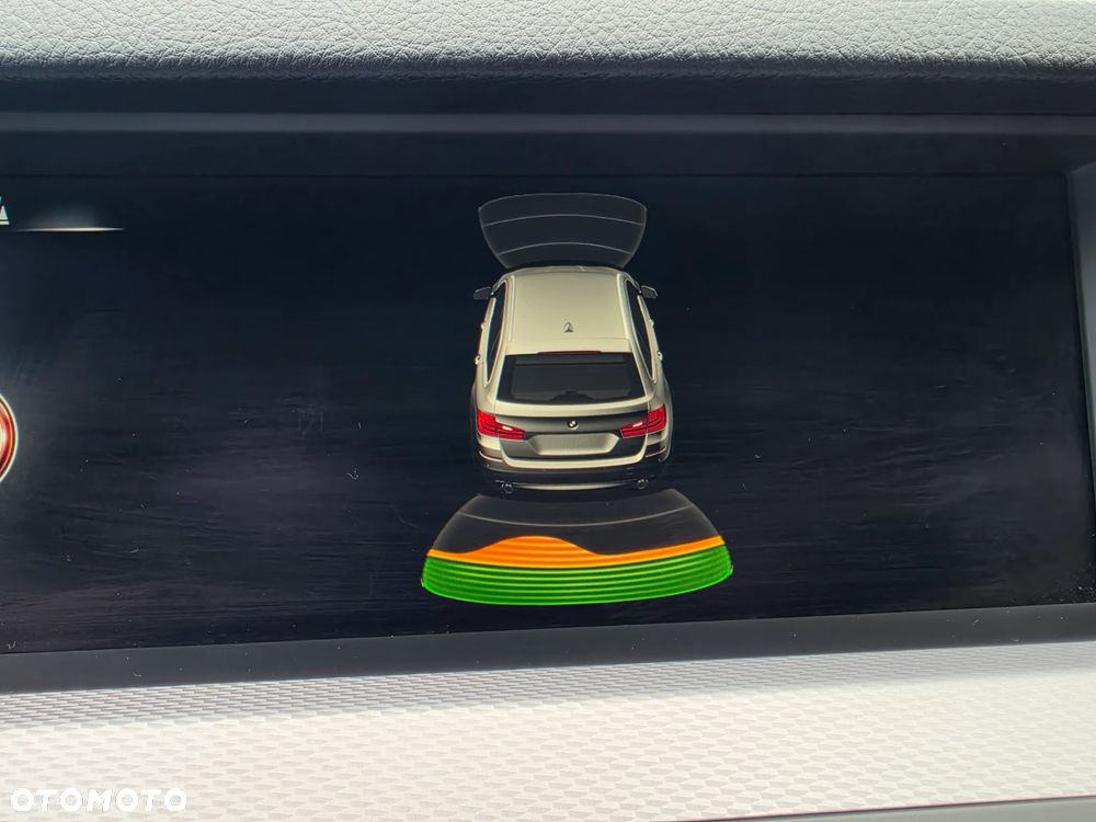 BMW Seria 5 525d xDrive - 26