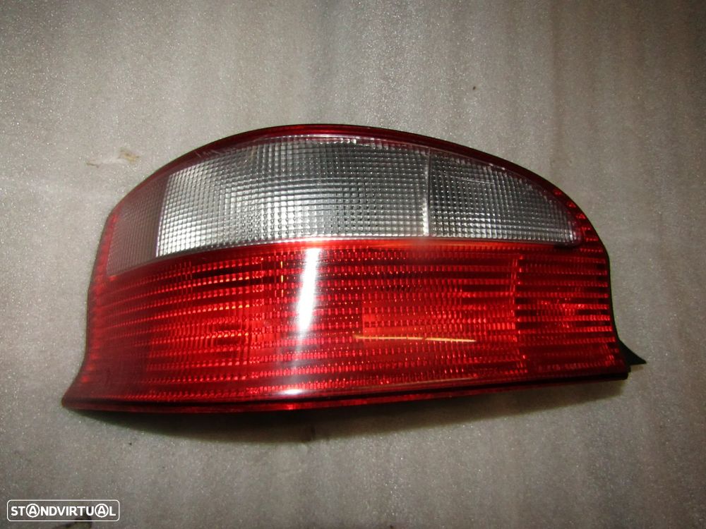 Farolim tras Citroen Saxo ano 2001 (ver fotos)