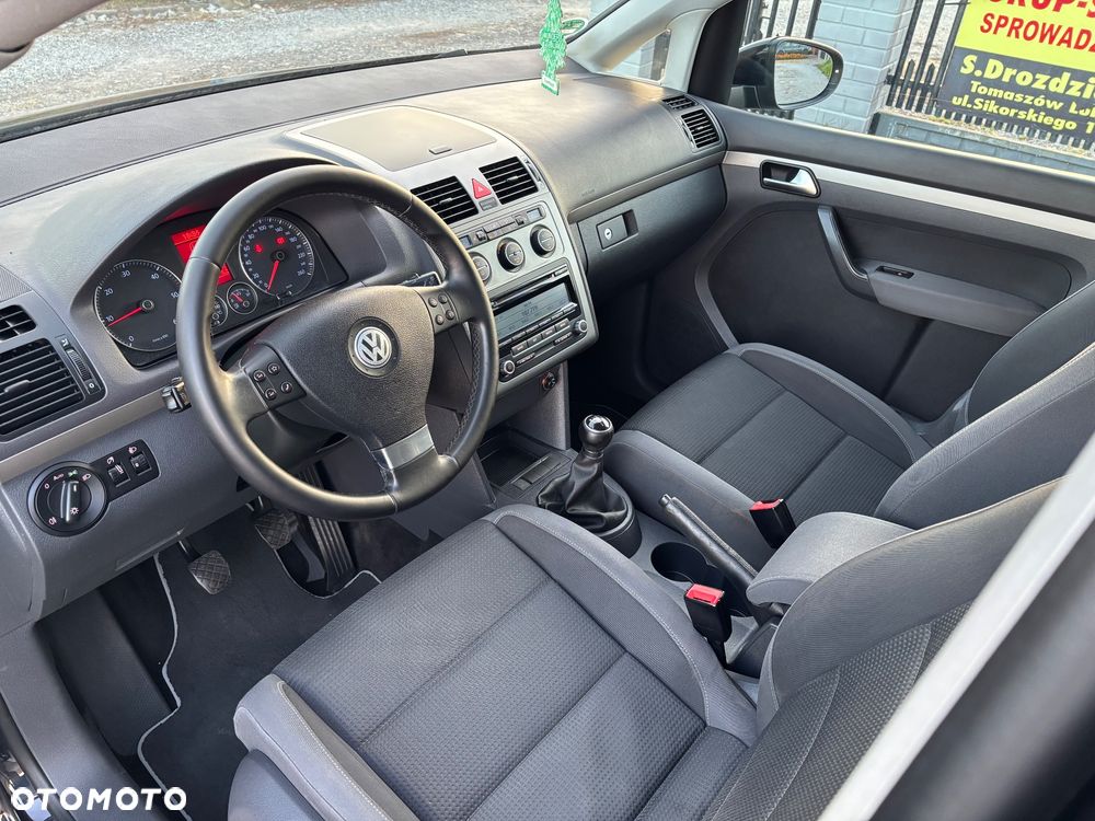 Volkswagen Touran - 6