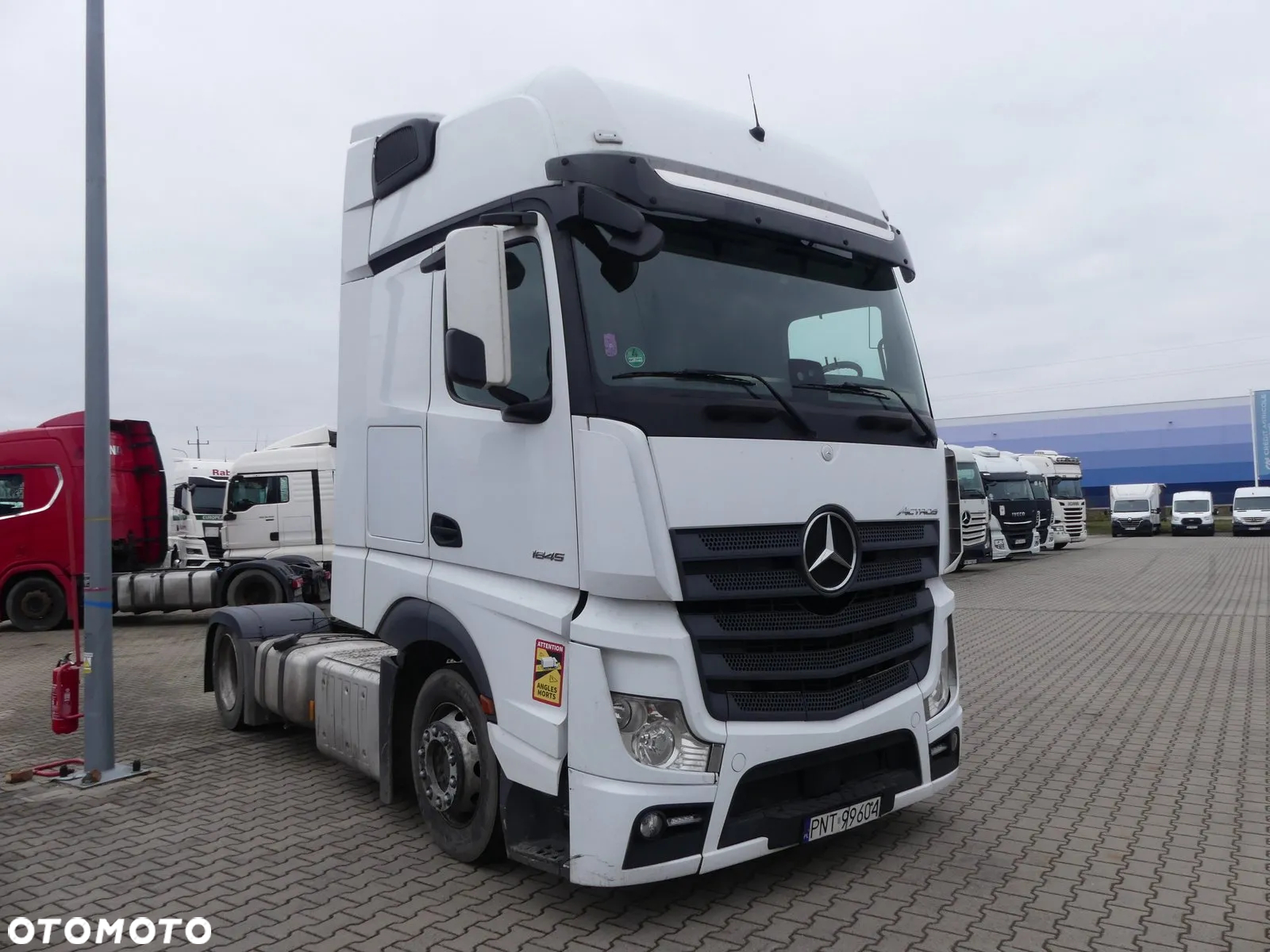 Mercedes-Benz Actros - 3