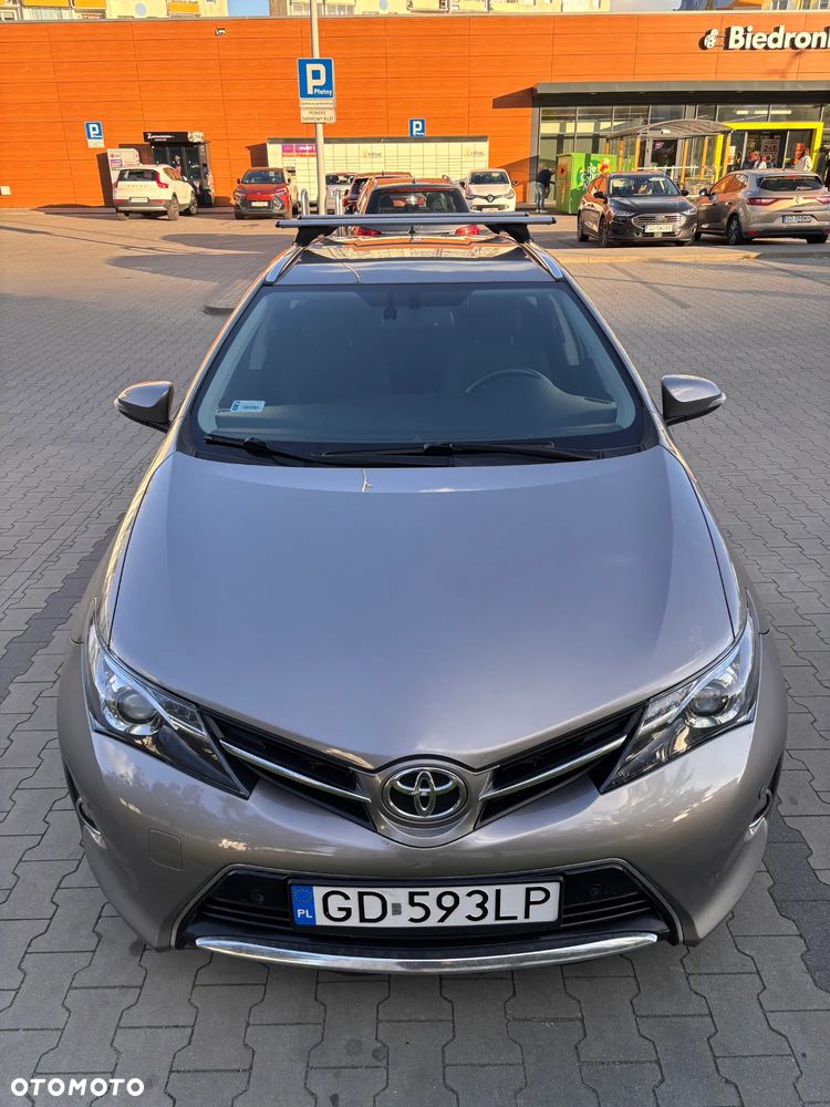 Toyota Auris 2014 photo 2