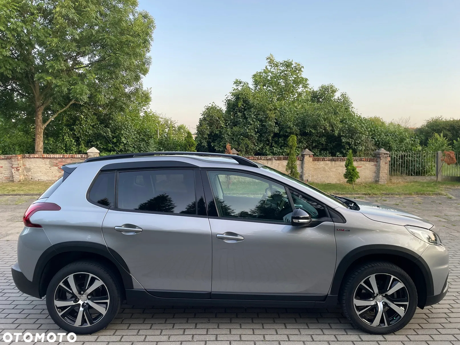 Peugeot 2008 - 8
