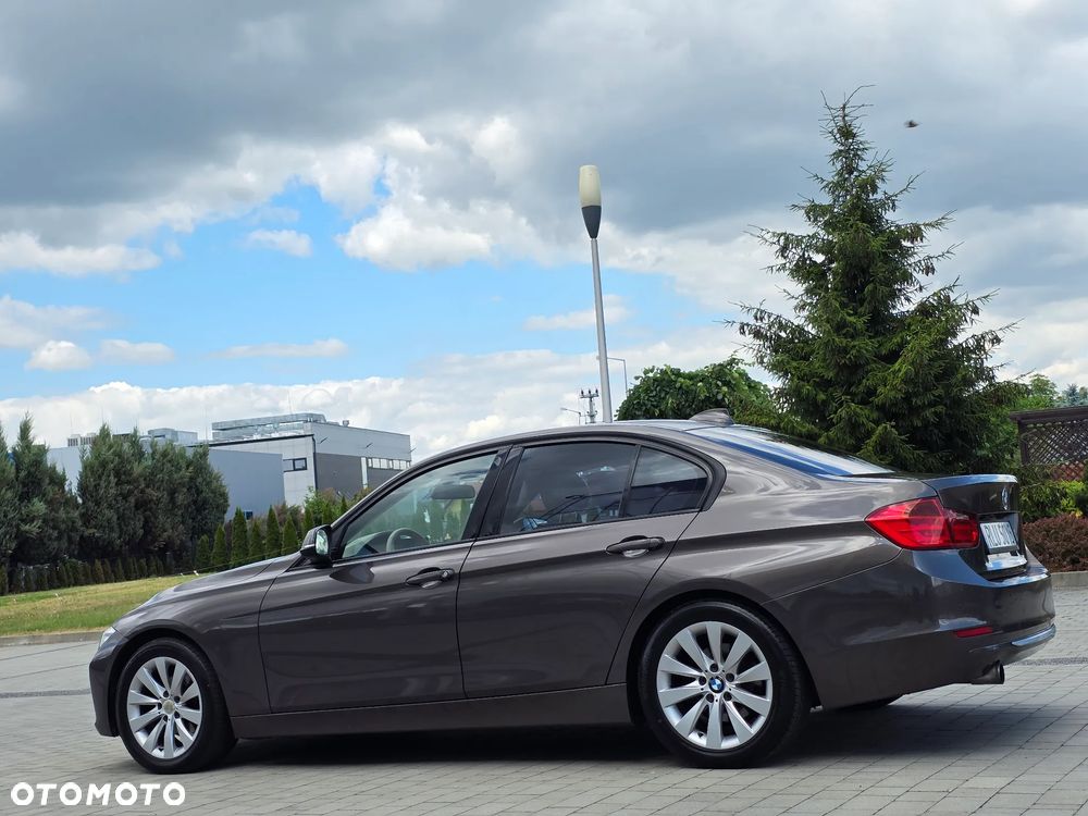 BMW Seria 3 320i Modern Line - 17