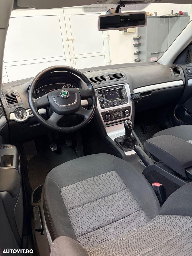 SKODA Octavia 2011 — imagine 5