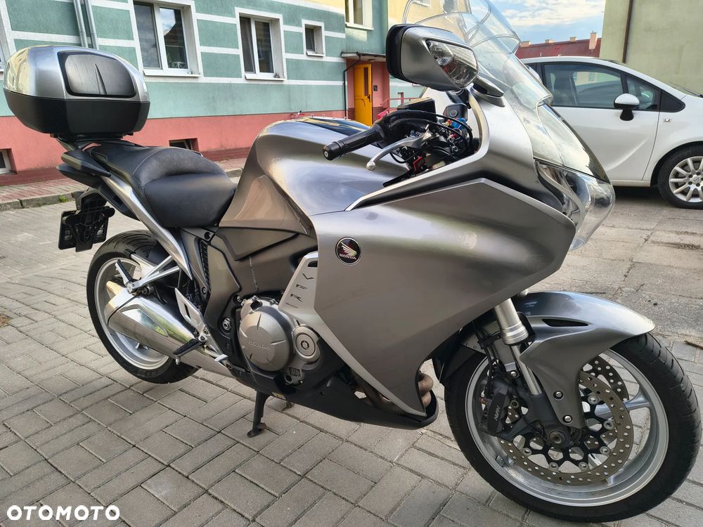 Honda VFR - 8