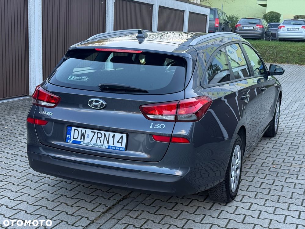 Hyundai i30 1.5 DPI Classic + - 23