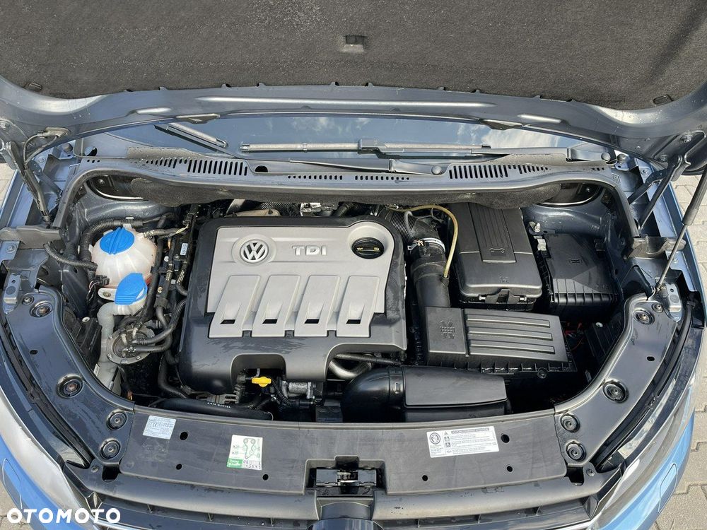 Volkswagen Touran - 12