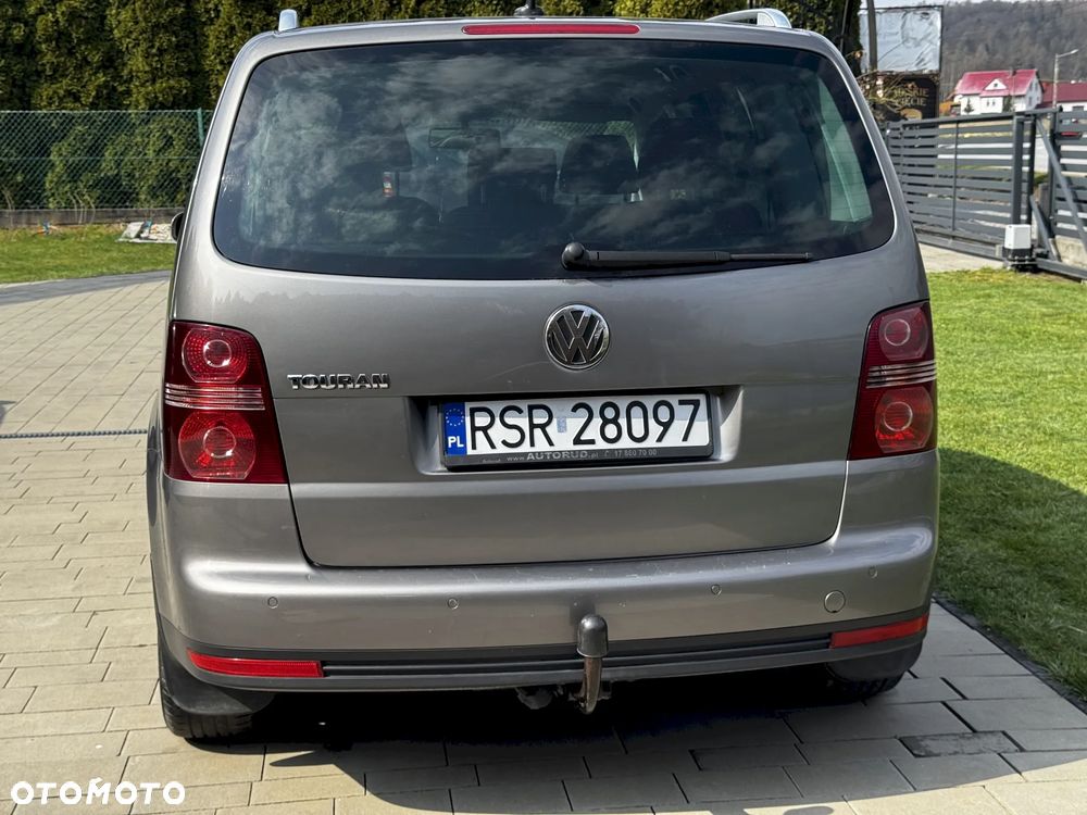 Volkswagen Touran 2.0 TDI DPF Highline - 5