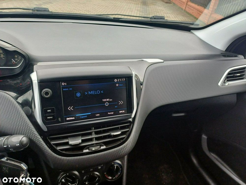 Peugeot 208 - 22