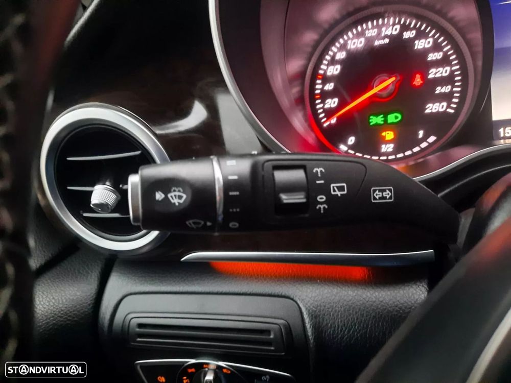 Mercedes-Benz V 220 - 8