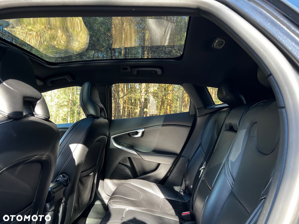 Volvo V40 D4 Drive-E R-Design Summum - 15