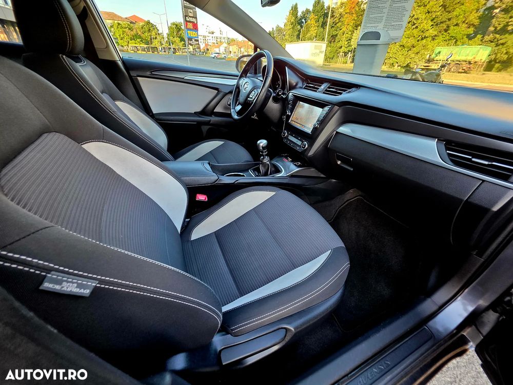 Toyota Avensis 2.0 D-4D Executive - 7