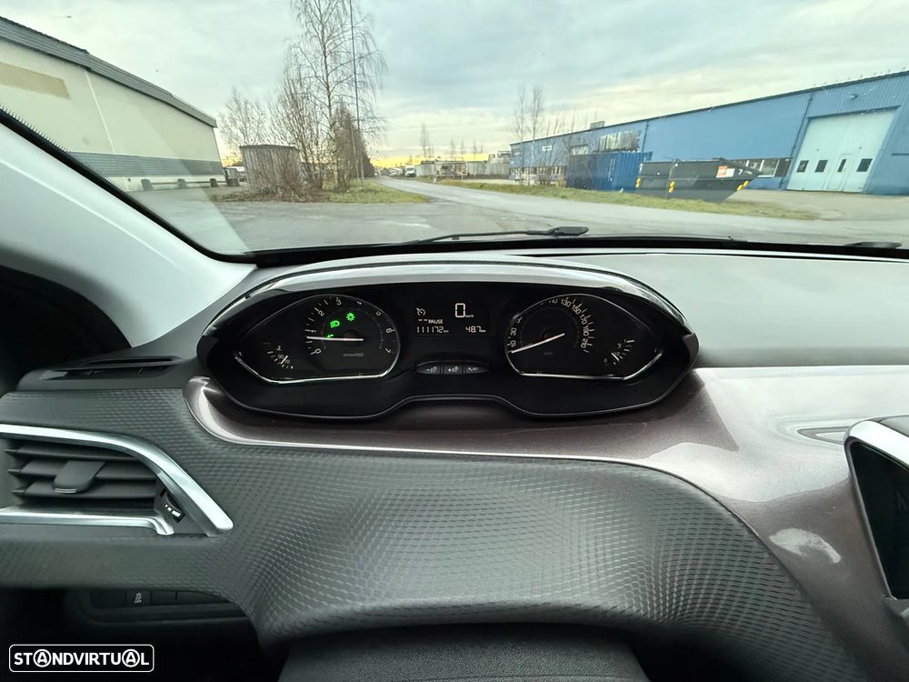 Peugeot 2008 1.2 PureTech Allure EAT6 - 3