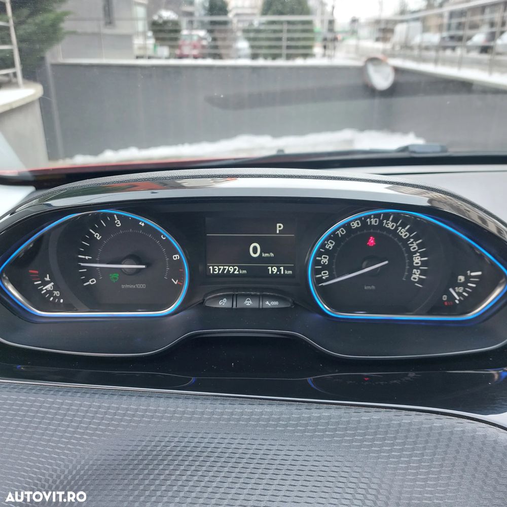 Peugeot 2008 PureTech 110 Stop&Start EAT6 Allure - 9