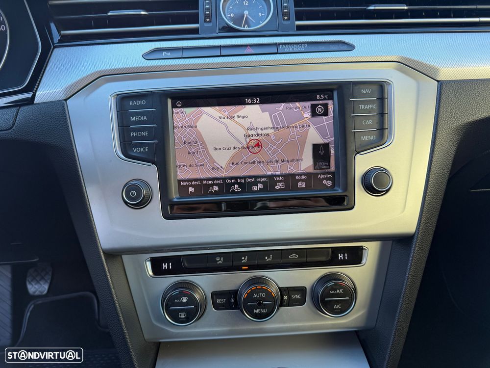 VW Passat 1.6 TDI Highline - 34