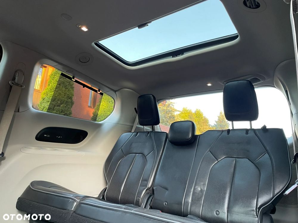 Chrysler Pacifica - 21