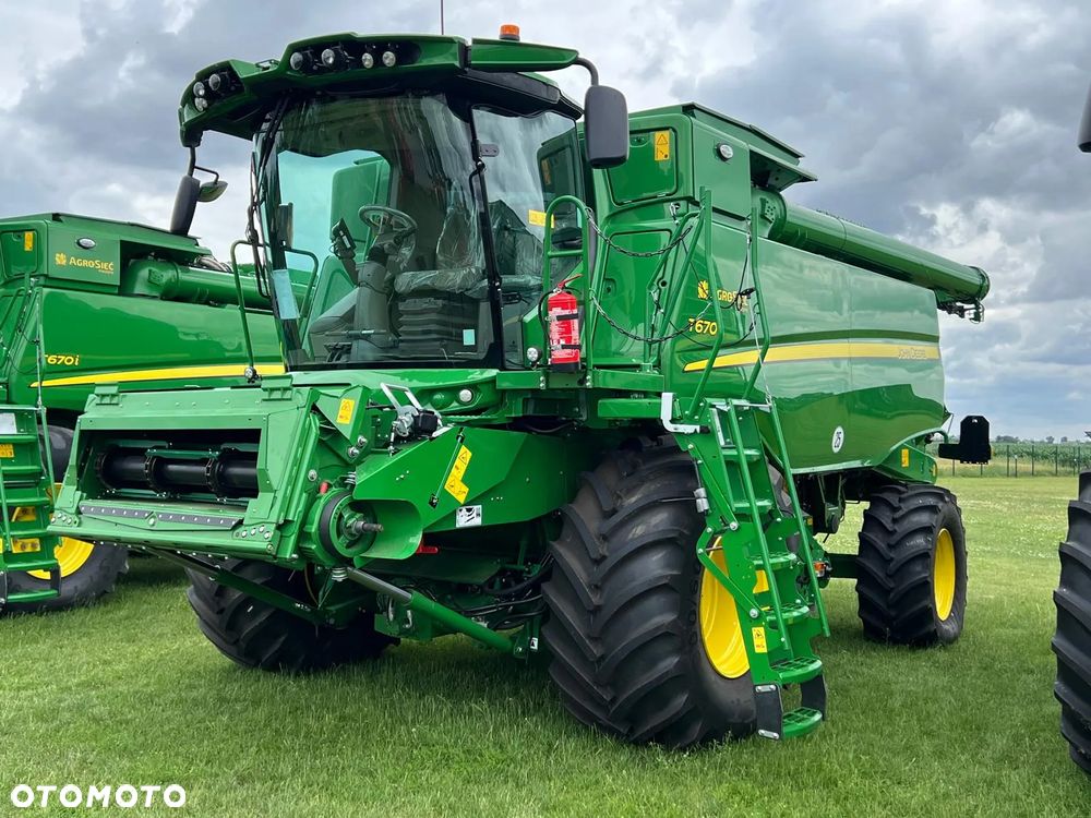 John Deere T670 - 2