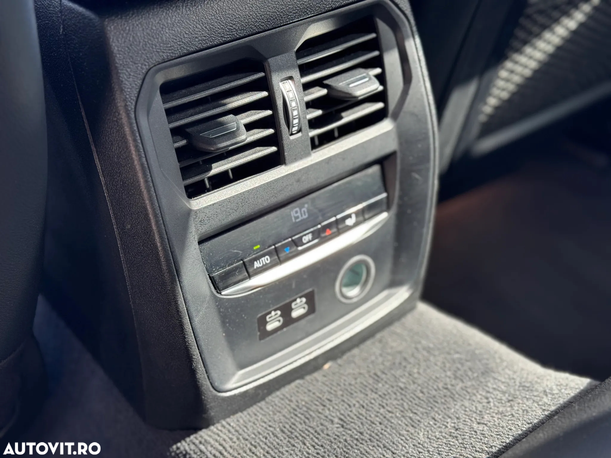 BMW Seria 3 318d Touring Aut. - 9
