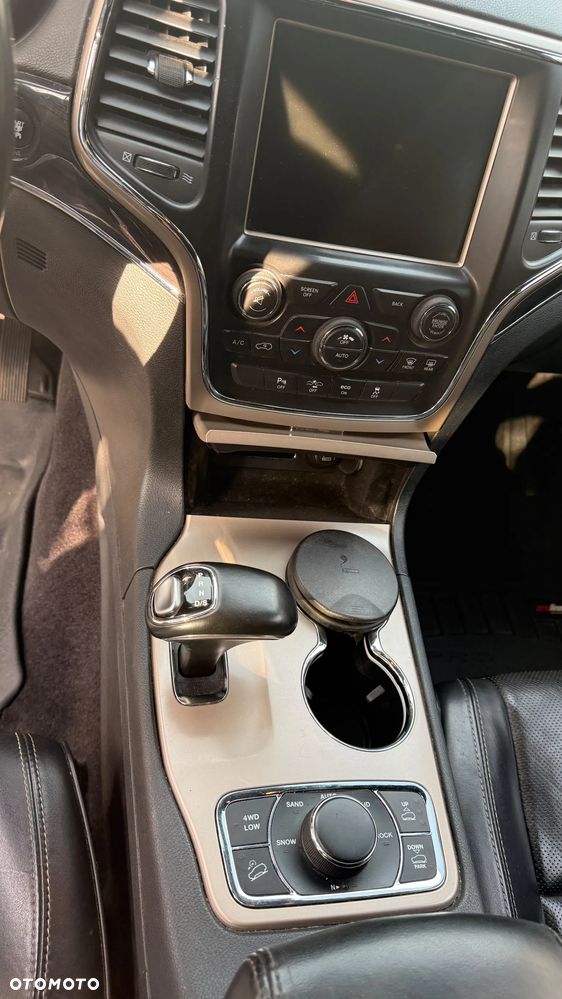 Jeep Grand Cherokee - 22