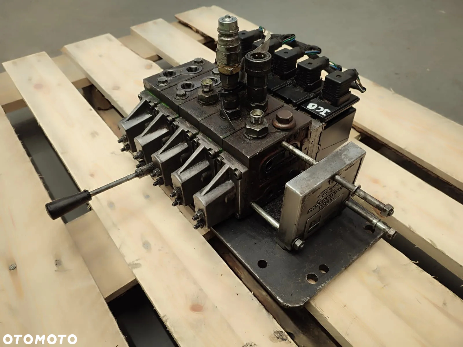 Rozdzielacz hydrauliczny 157H3889 MATBRO TS 260 - 4