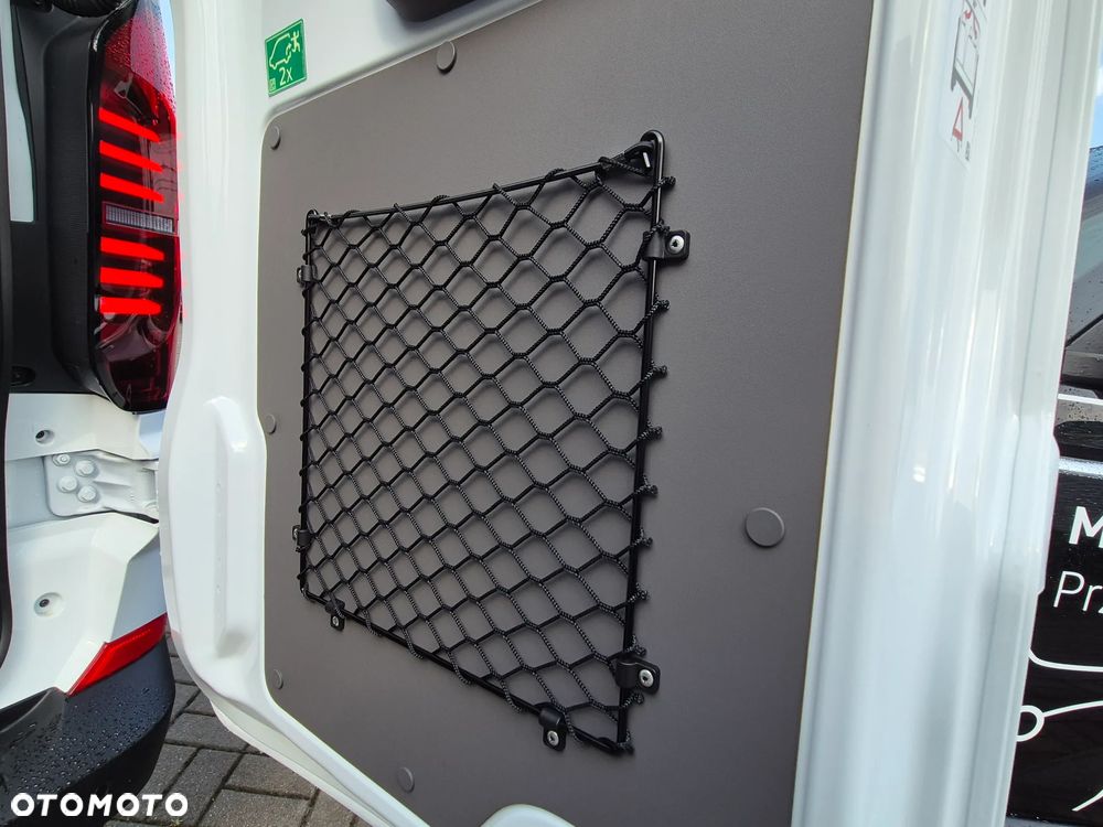 Volkswagen Caravelle - 10
