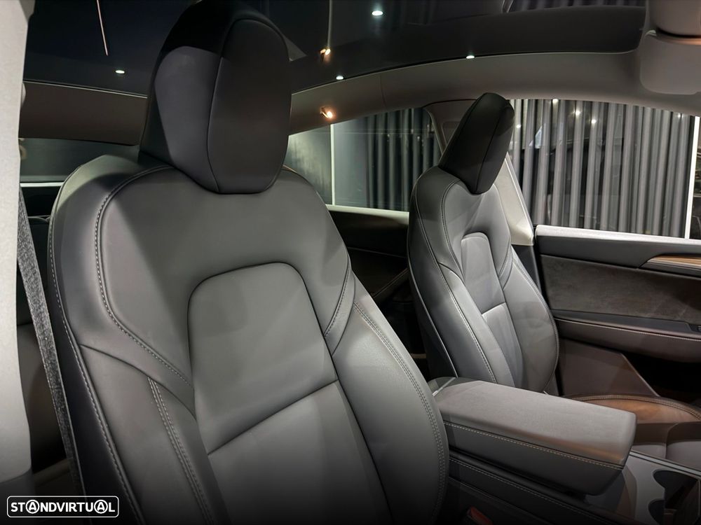 Tesla Model Y Performance Dual Motor AWD - 34