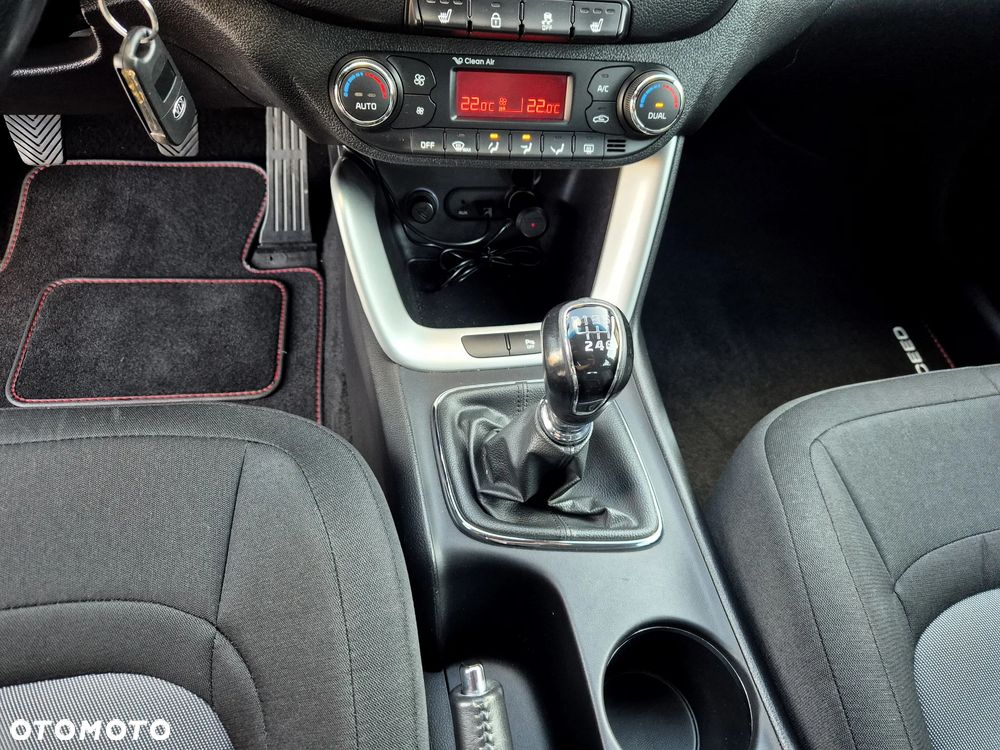 Kia Ceed 1.6 GDI Fifa World Cup Edition - 28